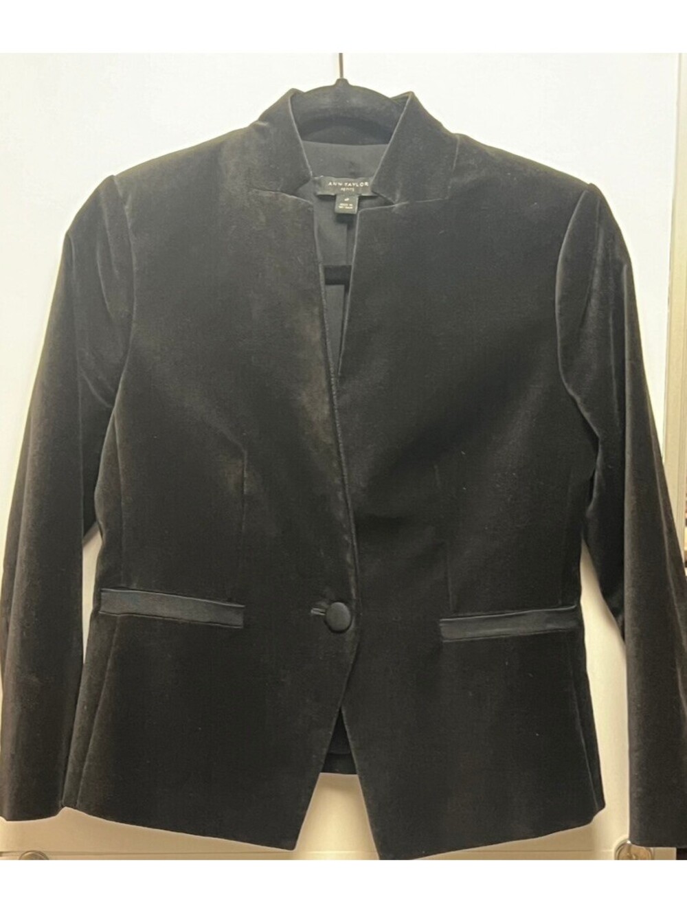 Ann Taylor Petite Black Velvet Blazer Women’s 4P One Button Holiday Jacket